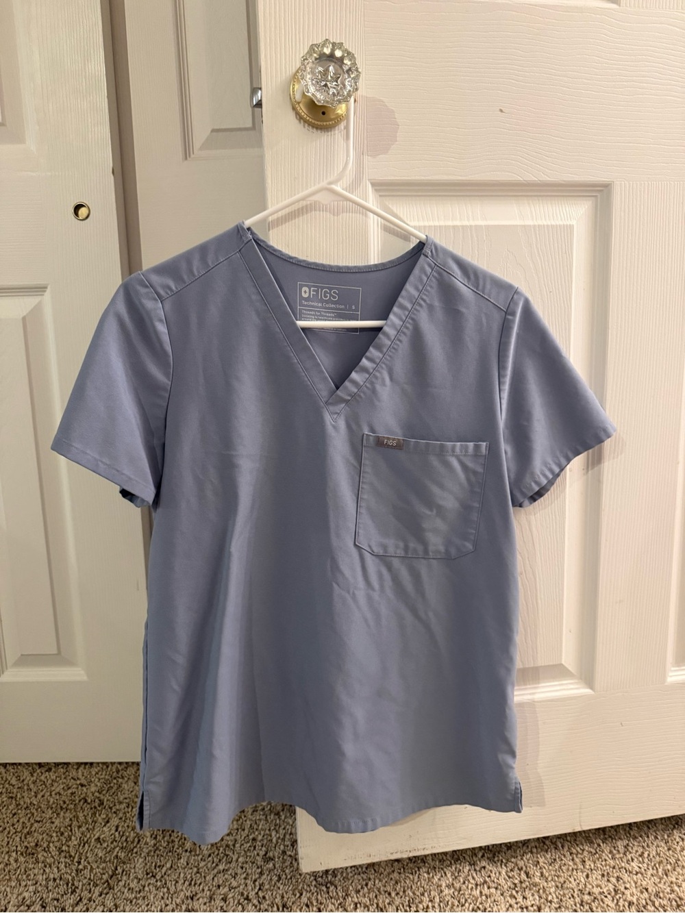 FIGS Women’s V-Neck Scrub Top in Light Slate
